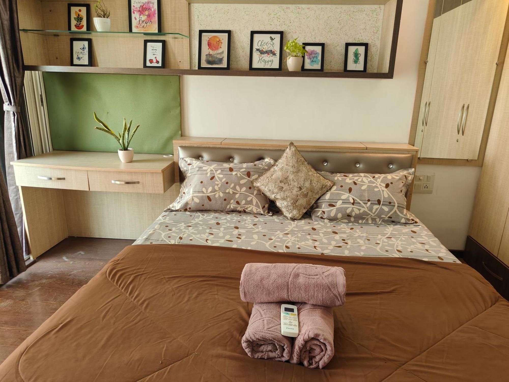 Staeg Skyline View 3Bhk - 1404 Appartement Indore Buitenkant foto